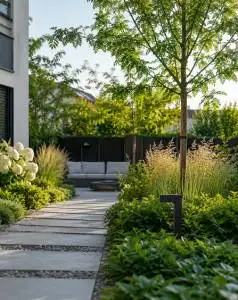 Die Firma GaLa C&K Bau GmbH bietet Ihnen viele Leistungen rund um den Bereich Garten. Gartenpflege un Heckenschnit für Privatkunden und Hausverwaltungen